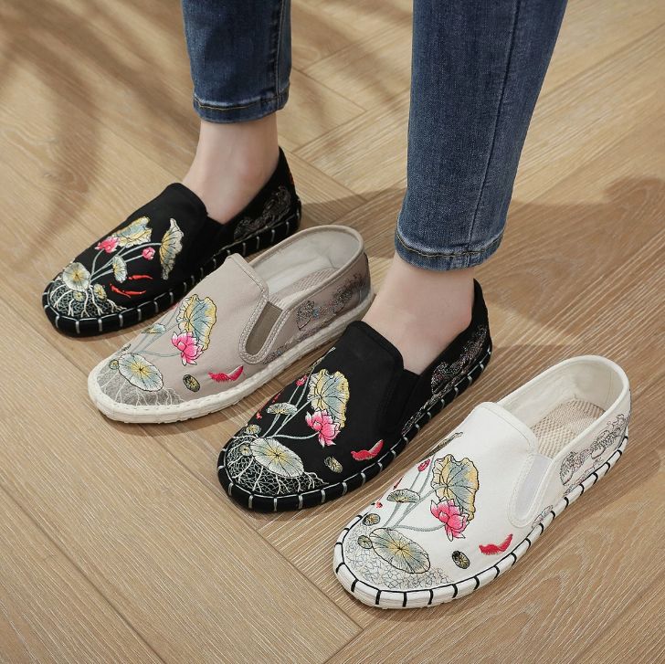 Old Beijing Cloth Shoes for Both Men and Women Made Multi-Layered Sole Chinese Style Embroidered Shoes