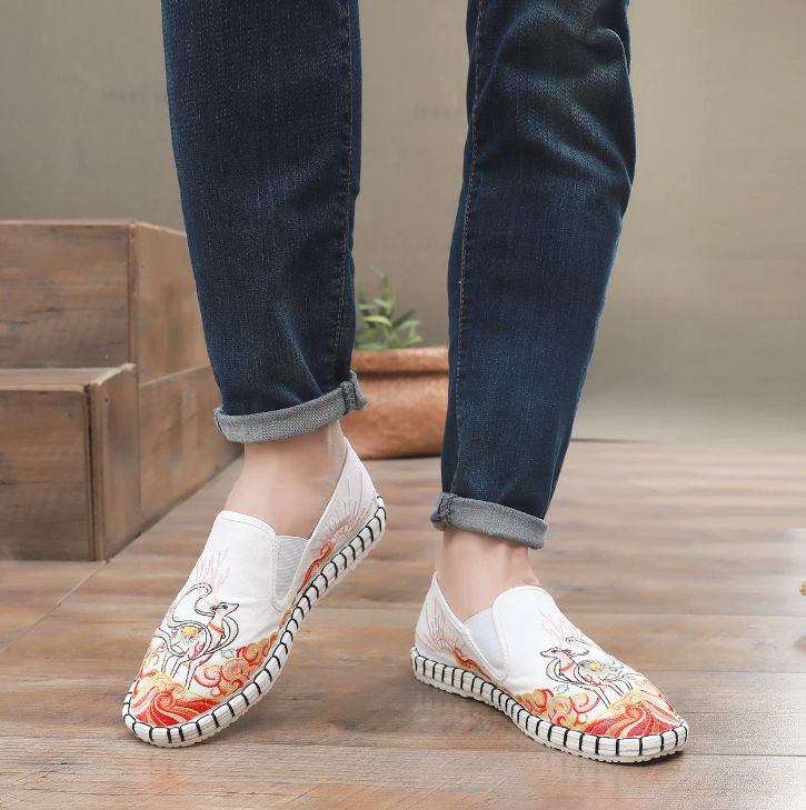 Old Beijing Cloth Shoes for Both Men and Women Made Multi-Layered Sole Chinese Style Embroidered Shoes