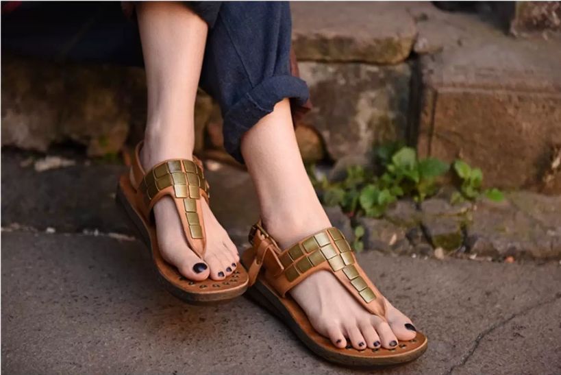 New Style Cowhide Sandals Rivet T-shaped Ankle and Toe Clasp Low-Heeled Retro Trendy Shoes