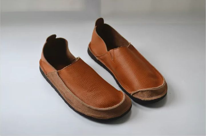 Soft Flat Leather One-Piece Slip-on Shoes with Deep Heel and Round Toe, Lightweight and Casual Made of Genuine Leather With a Retro Handcrafted Style, Suitable for Women.