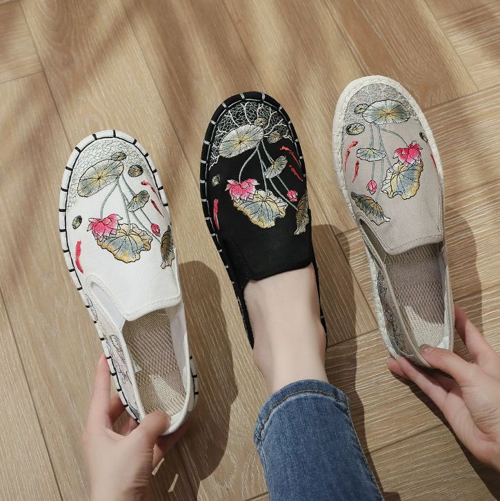 Old Beijing Cloth Shoes for Both Men and Women Made Multi-Layered Sole Chinese Style Embroidered Shoes