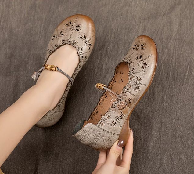 Spring and Summer New Collection Retro Leather Women's Shoes - Round Toe Low Heel Comfortable and Versatile Flat Shoes with Open Hole Design