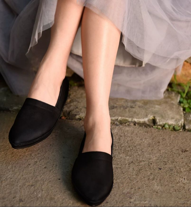 Fashion Pointed-Toe Flat Shoes for Women Made of Genuine Leather With Comfortable and Soft Soles Suitable for Women.