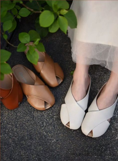 Handmade Leather Slippers for Women Flat-bottomed, Casual, Versatile, Soft-Soled, Fish-Toe Style Flip-Flop, Suitable for Outerwear