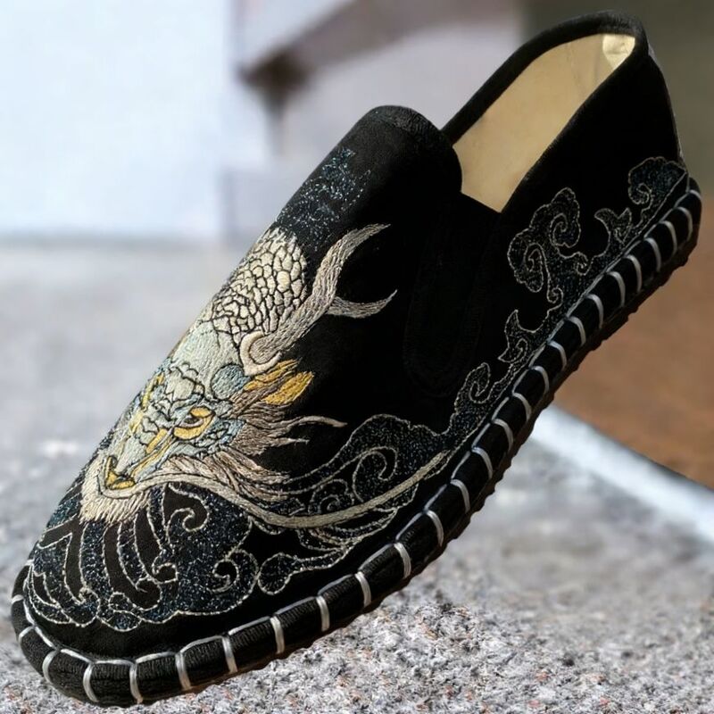 Old Beijing Cloth Shoes for Both Men and Women Made Multi-Layered Sole Chinese Style Embroidered Shoes