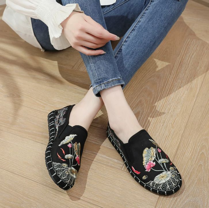 Old Beijing Cloth Shoes for Both Men and Women Made Multi-Layered Sole Chinese Style Embroidered Shoes