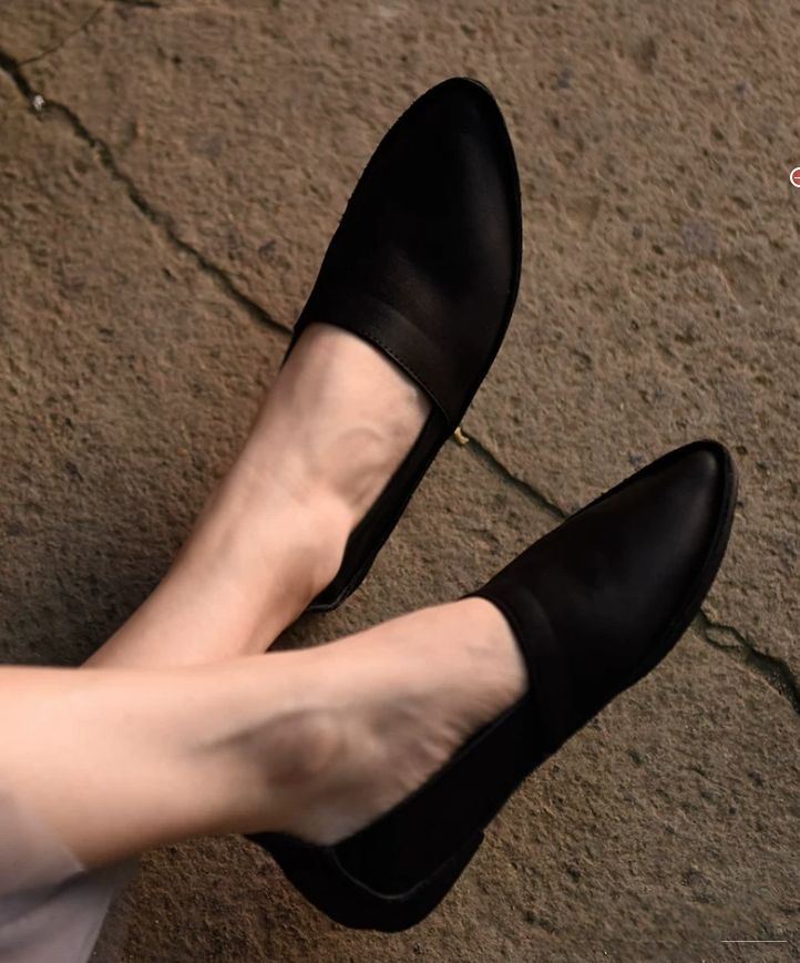 Fashion Pointed-Toe Flat Shoes for Women Made of Genuine Leather With Comfortable and Soft Soles Suitable for Women.