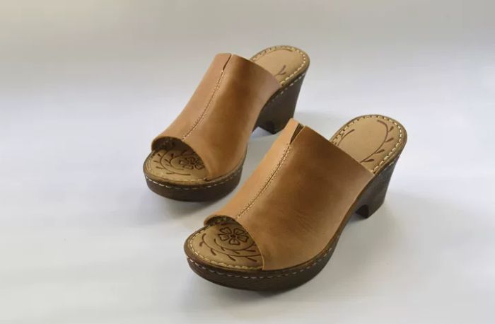 Leather High-Heeled Sandals with Pointed Toes Casual and Retro Style Made of Genuine Leather