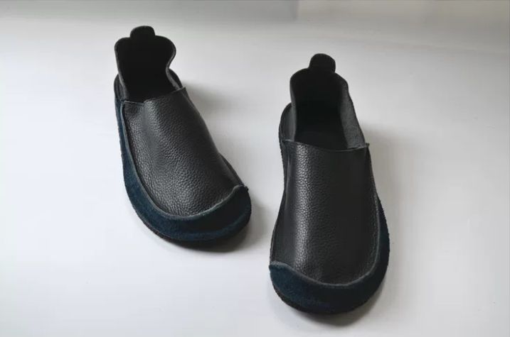Soft Flat Leather One-Piece Slip-on Shoes with Deep Heel and Round Toe, Lightweight and Casual Made of Genuine Leather With a Retro Handcrafted Style, Suitable for Women.