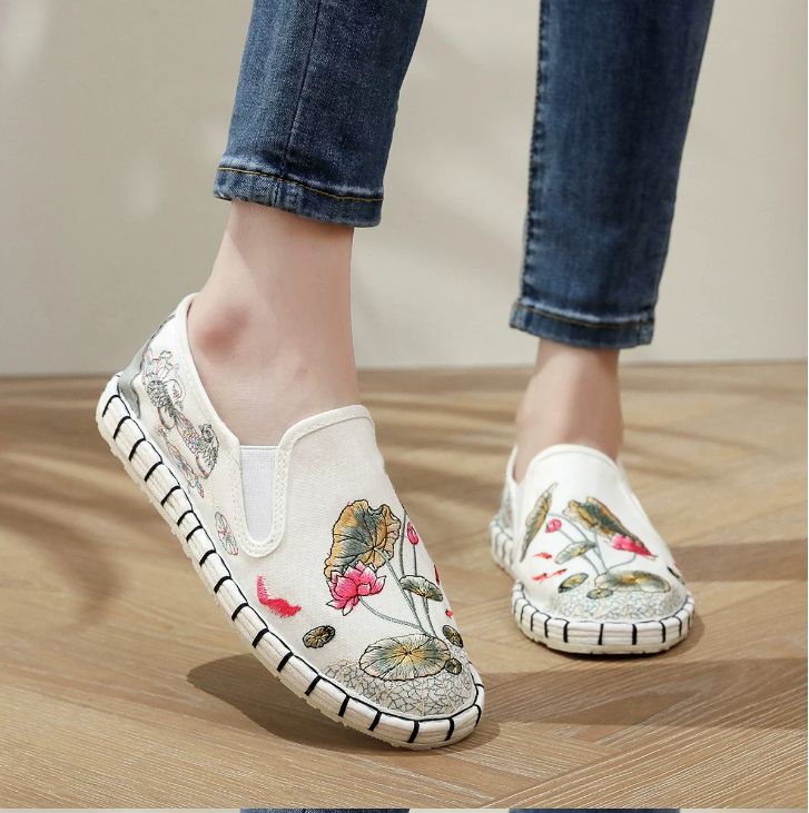 Old Beijing Cloth Shoes for Both Men and Women Made Multi-Layered Sole Chinese Style Embroidered Shoes