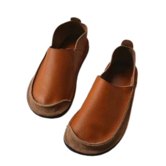 Soft Flat Leather One-Piece Slip-on Shoes with Deep Heel and Round Toe, Lightweight and Casual Made of Genuine Leather With a Retro Handcrafted Style, Suitable for Women.
