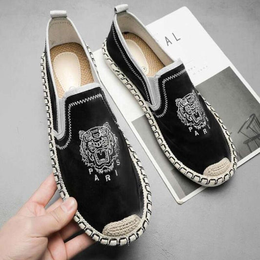 Traditional Old Beijing-style Linen Shoes for Men in Spring for Casual Wear Featuring Chinese Style Embroidery These Shoes are Suitable for All Seasons