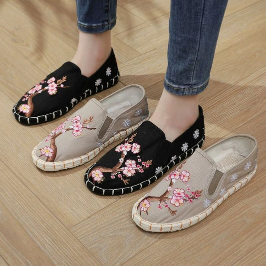 Old Beijing Cloth Shoes for Both Men and Women Made Multi-Layered Sole Chinese Style Embroidered Shoes