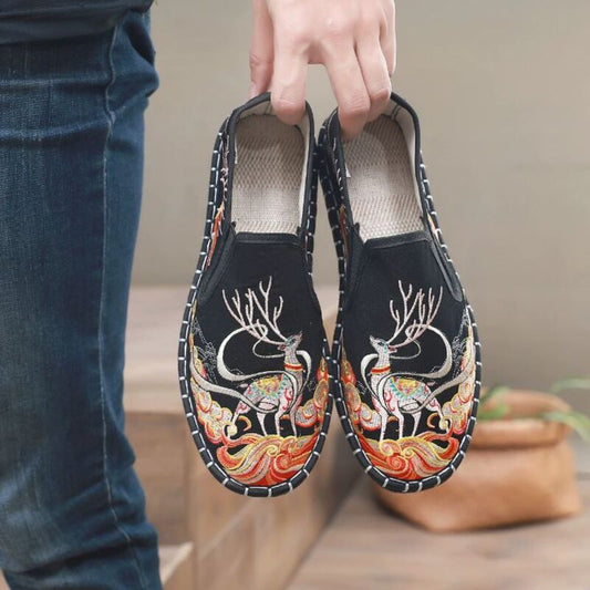 Old Beijing Cloth Shoes for Both Men and Women Made Multi-Layered Sole Chinese Style Embroidered Shoes