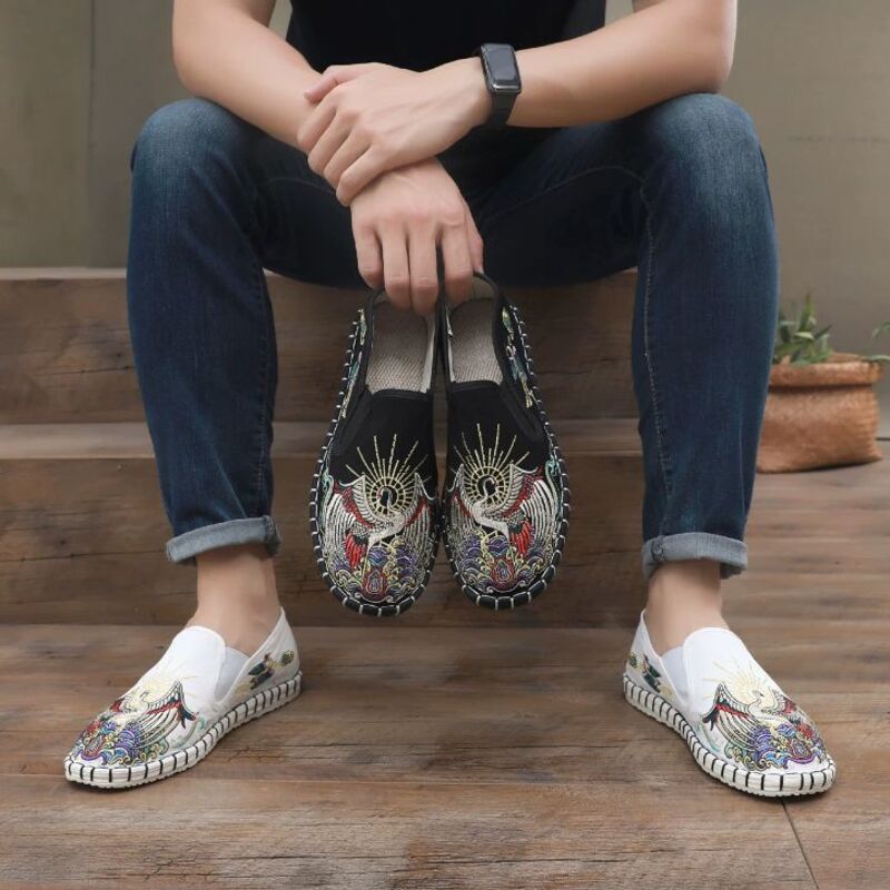 Old Beijing Cloth Shoes for Both Men and Women Made Multi-Layered Sole Chinese Style Embroidered Shoes
