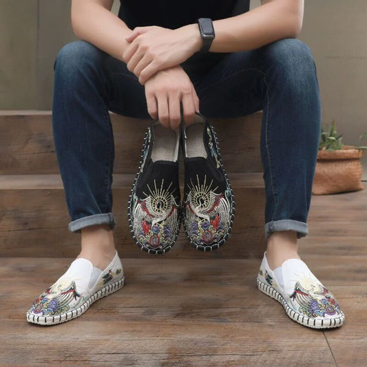 Old Beijing Cloth Shoes for Both Men and Women Made Multi-Layered Sole Chinese Style Embroidered Shoes