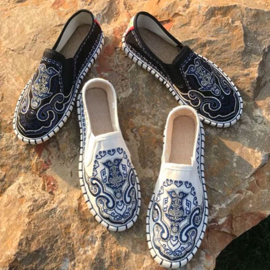 Old Beijing Cloth Shoes for Both Men and Women Made Multi-Layered Sole Chinese Style Embroidered Shoes