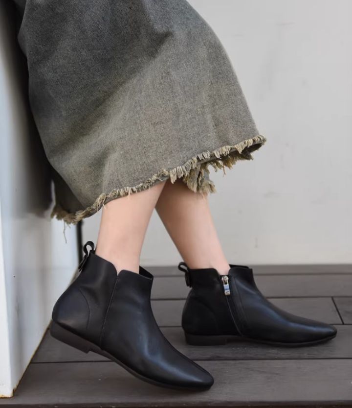 Retro Pointed-toe Short Boots for Women Flat Sole Lined with Fleece New Style Single Boot Genuine Leather Brown Black Color.