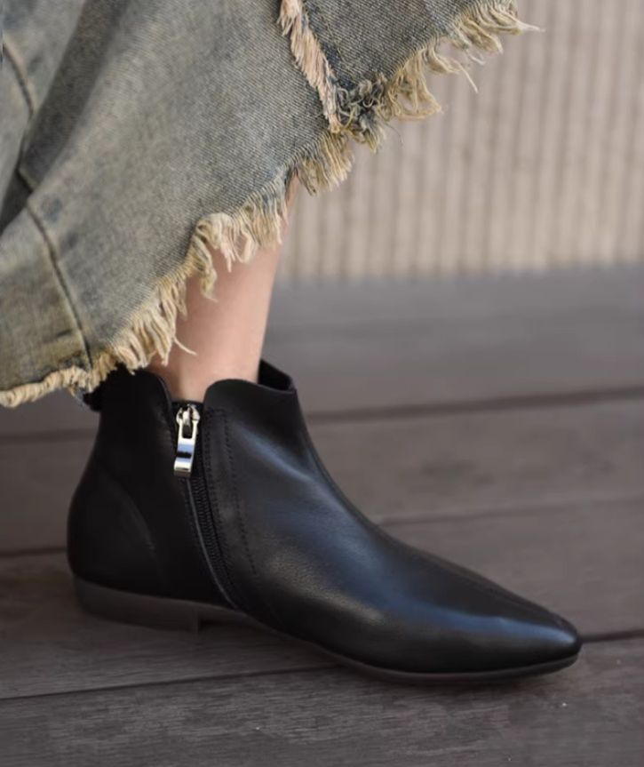Retro Pointed-toe Short Boots for Women Flat Sole Lined with Fleece New Style Single Boot Genuine Leather Brown Black Color.