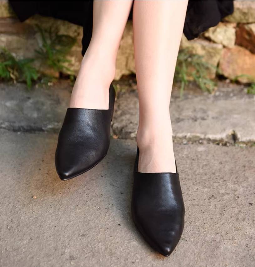 Handmade Leather Flat Shoes for Women in Brown/Black
