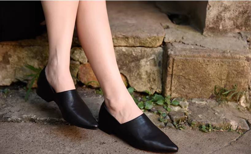 Handmade Leather Flat Shoes for Women in Brown/Black