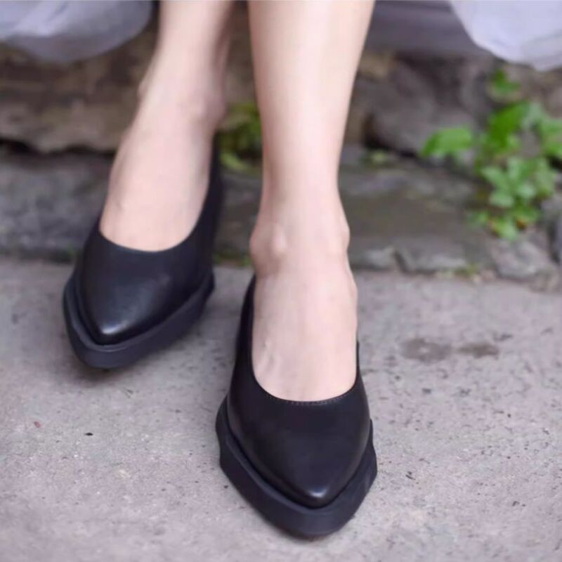Handmade Leather Shoes for Women in Black/Beige