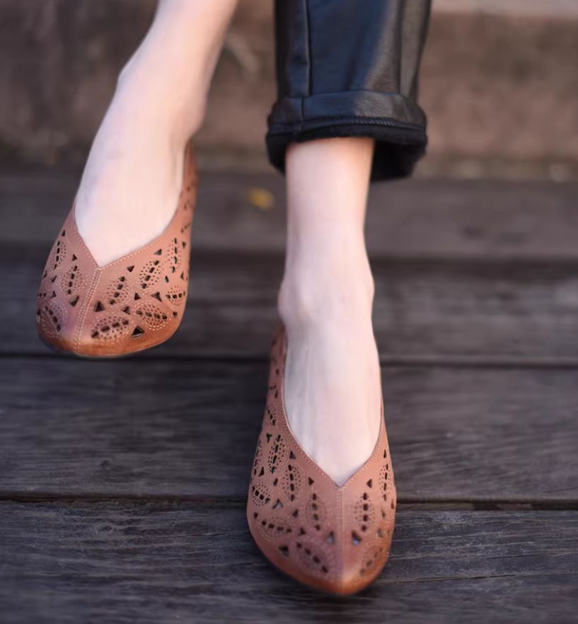 Retro and Comfortable Sheepskin Hollowed-Out Platform Low-Heeled Pointed-toe Women's Shoes
