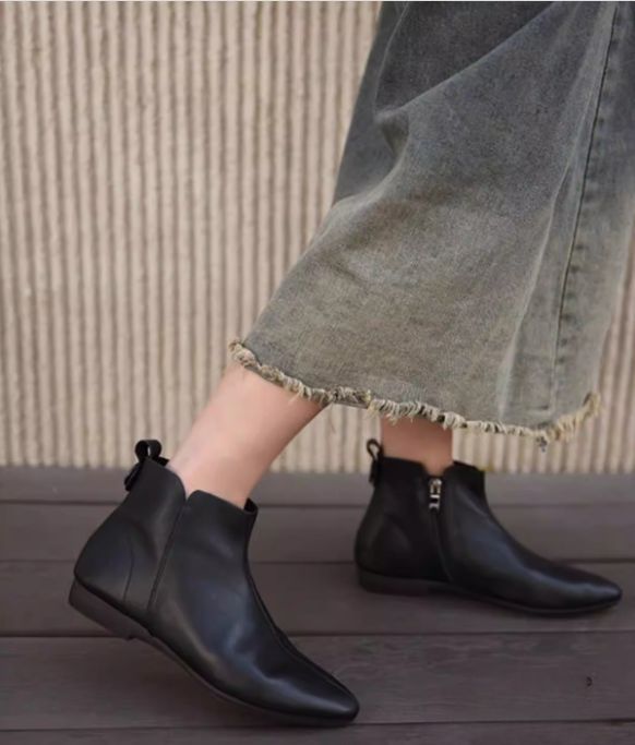 Retro Pointed-toe Short Boots for Women Flat Sole Lined with Fleece New Style Single Boot Genuine Leather Brown Black Color.
