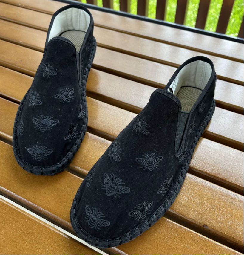 Old Beijing Cloth Shoes for Both Men and Women Made Multi-Layered Sole Chinese Style Embroidered Shoes