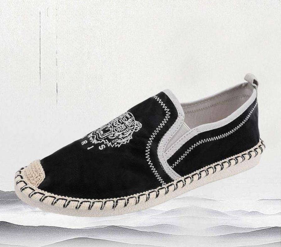 Traditional Old Beijing-style Linen Shoes for Men in Spring for Casual Wear Featuring Chinese Style Embroidery These Shoes are Suitable for All Seasons