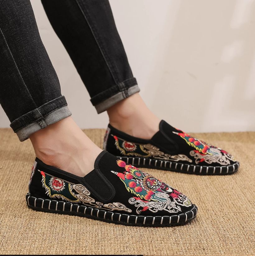 Old Beijing Cloth Shoes for Both Men and Women Made Multi-Layered Sole Chinese Style Embroidered Shoes Fashionable and Comfortable