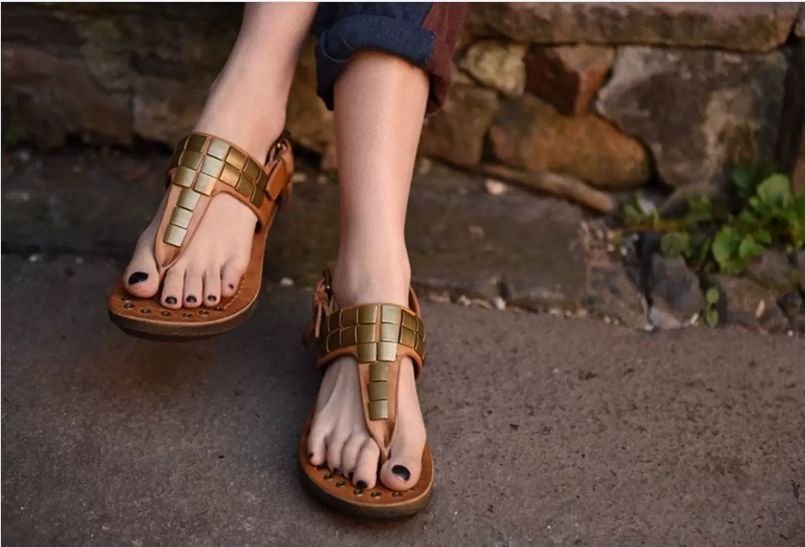 New Style Cowhide Sandals Rivet T-shaped Ankle and Toe Clasp Low-Heeled Retro Trendy Shoes
