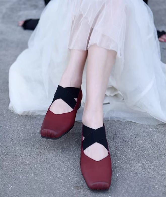 Retro Artistic Ballet Shoes - Leather Square-Toe Single Shoes with Slender Opening and Flat Bottom