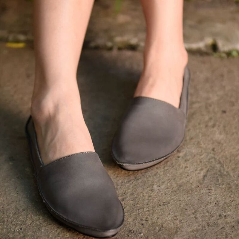 Fashion Pointed-Toe Flat Shoes for Women Made of Genuine Leather With Comfortable and Soft Soles Suitable for Women.
