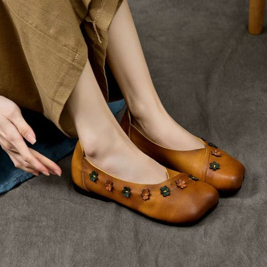 Spring 2026 New Style Flower-Patterned Cowhide Low-Heeled Sandals, Comfortable and Versatile, Soft-Bottomed Genuine Leather Shoes for Women Flat Heel.