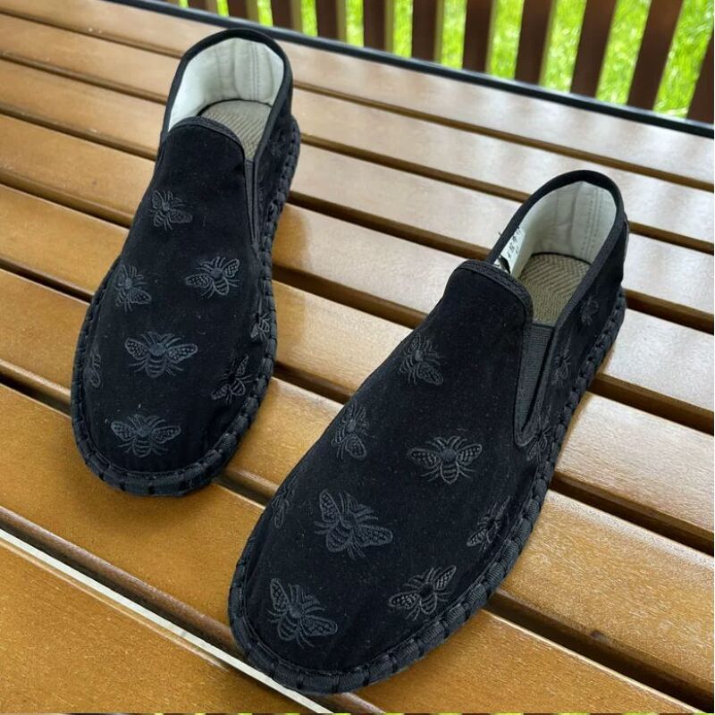 Old Beijing Cloth Shoes for Both Men and Women Made Multi-Layered Sole Chinese Style Embroidered Shoes