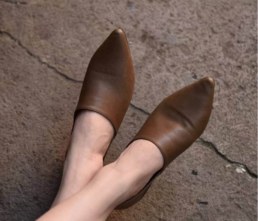 Handmade Leather Flat Shoes for Women in Brown/Black