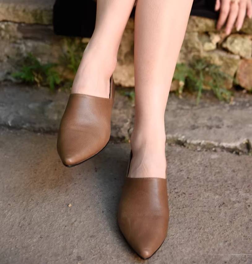 Handmade Leather Flat Shoes for Women in Brown/Black
