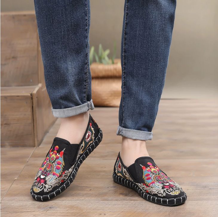 Old Beijing Cloth Shoes for Both Men and Women Made Multi-Layered Sole Chinese Style Embroidered Shoes Fashionable and Comfortable