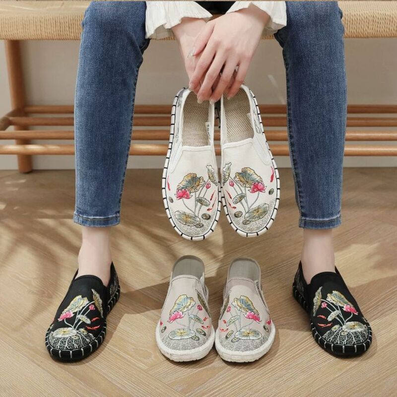 Old Beijing Cloth Shoes for Both Men and Women Made Multi-Layered Sole Chinese Style Embroidered Shoes