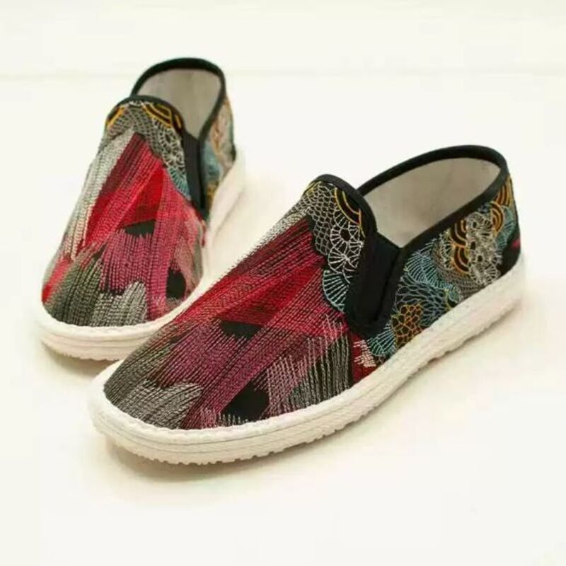 Old Beijing Cloth Shoes for Both Men and Women Made Multi-Layered Sole Chinese Style Embroidered Shoes