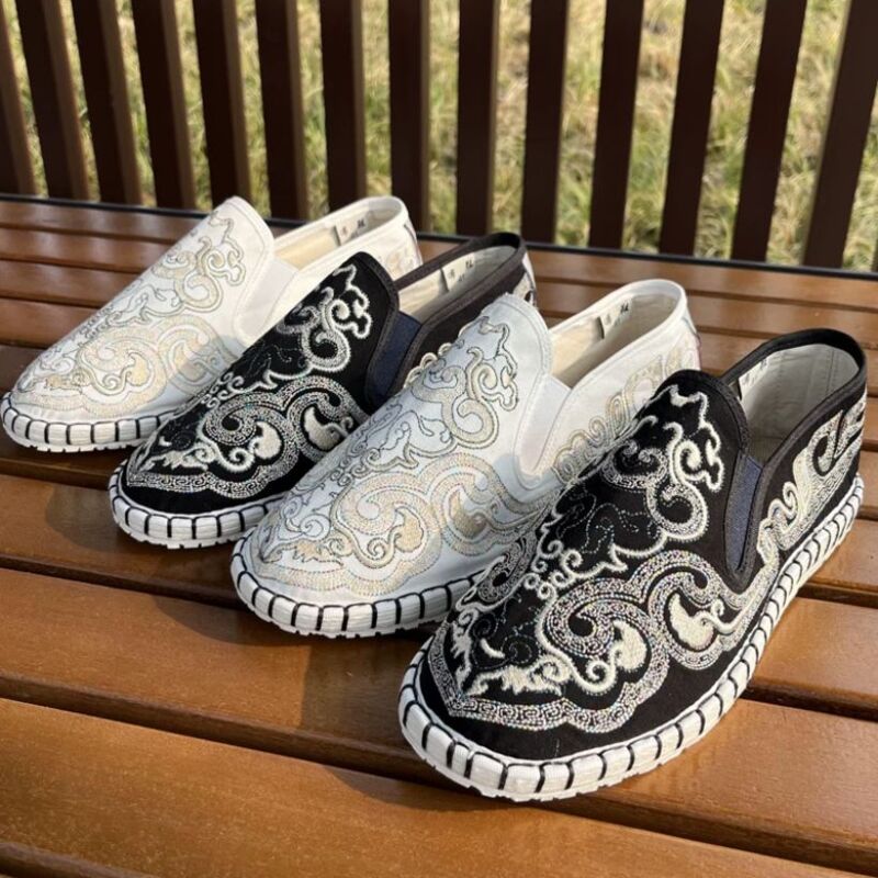 Traditional Beijing-Made Multi-Layered Sole Chinese Style Embroidered Leather Shoes for Men and Women Fashionable and Comfortable
