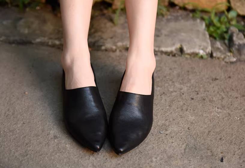 Handmade Leather Flat Shoes for Women in Brown/Black