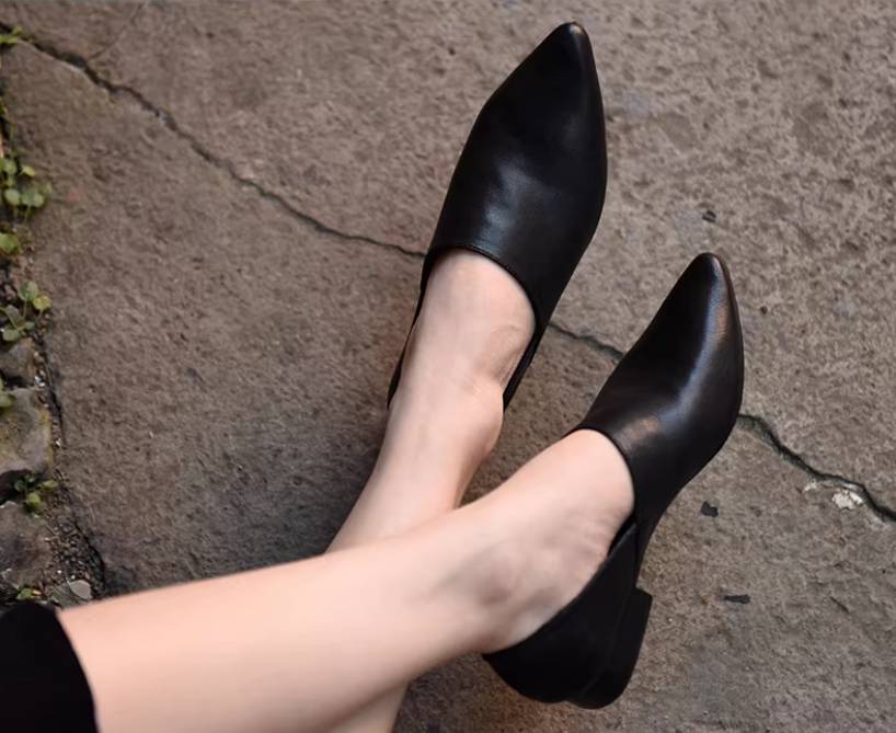 Handmade Leather Flat Shoes for Women in Brown/Black