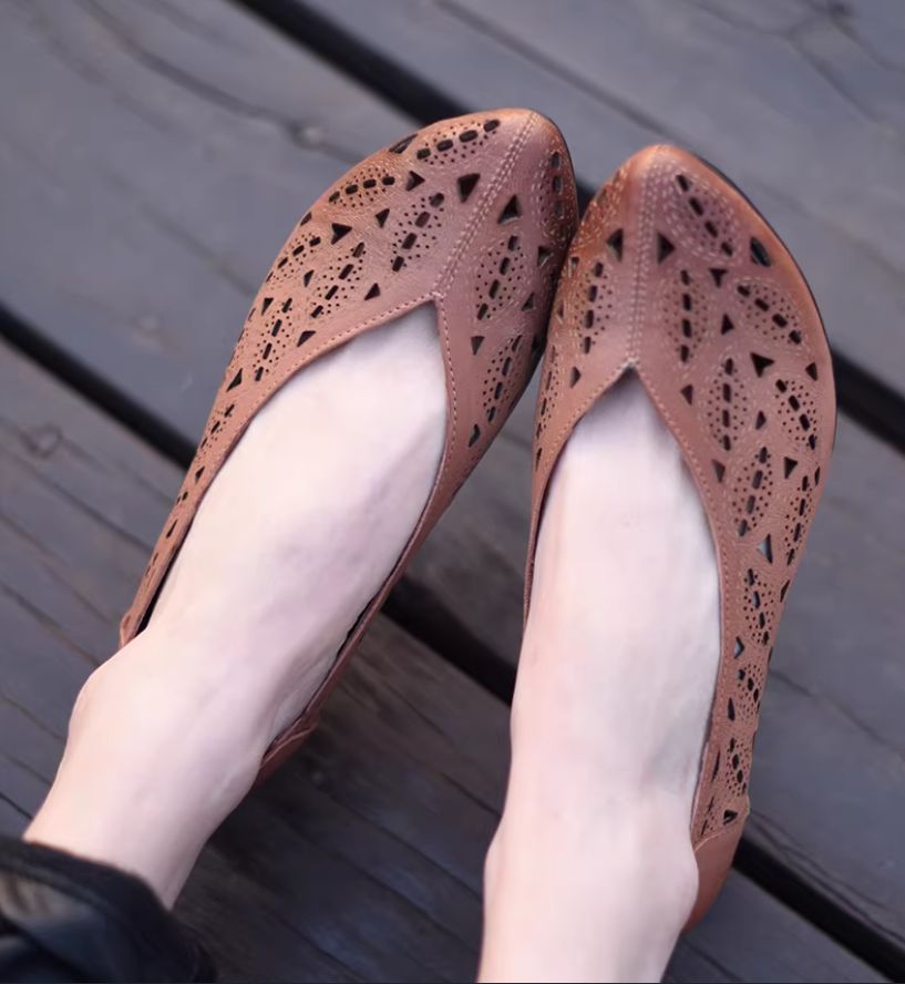 Retro and Comfortable Sheepskin Hollowed-Out Platform Low-Heeled Pointed-toe Women's Shoes
