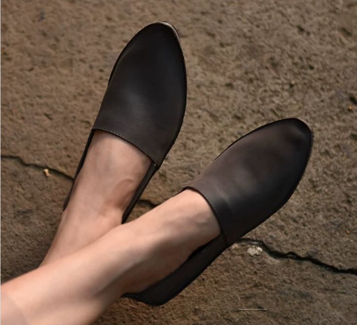 Fashion Pointed-Toe Flat Shoes for Women Made of Genuine Leather With Comfortable and Soft Soles Suitable for Women.