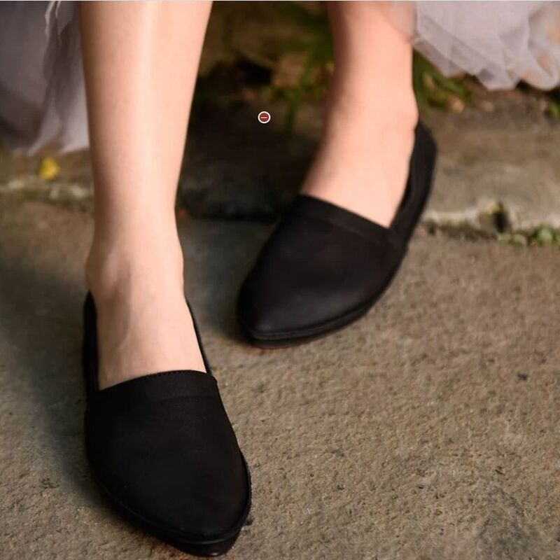 Fashion Pointed-Toe Flat Shoes for Women Made of Genuine Leather With Comfortable and Soft Soles Suitable for Women.