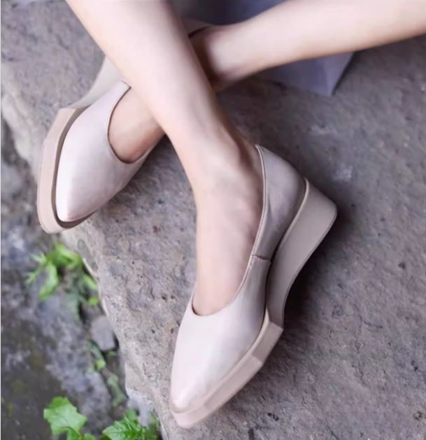 Handmade Leather Shoes for Women in Black/Beige