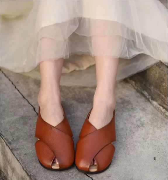 Handmade Leather Slippers for Women Flat-bottomed, Casual, Versatile, Soft-Soled, Fish-Toe Style Flip-Flop, Suitable for Outerwear